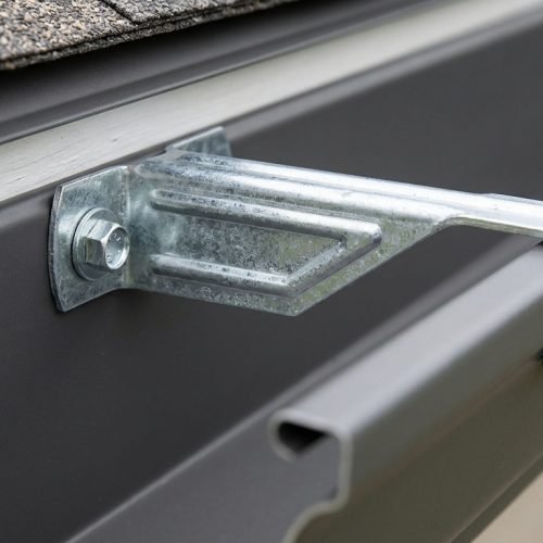 Hidden_hanger_securing_gutter_20261023004522